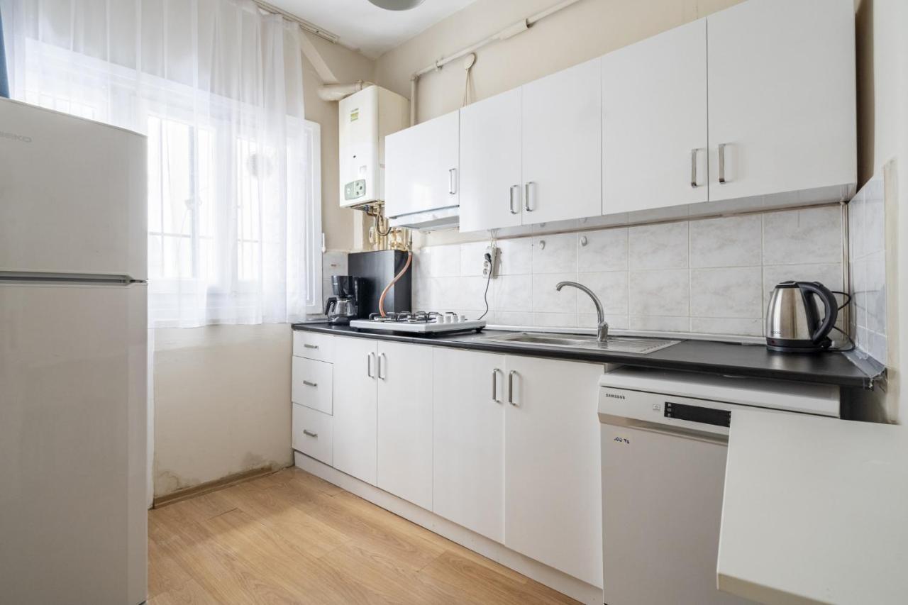 Modern Flat Near Popular Attractions In Beyoglu Apartment Истанбул Екстериор снимка